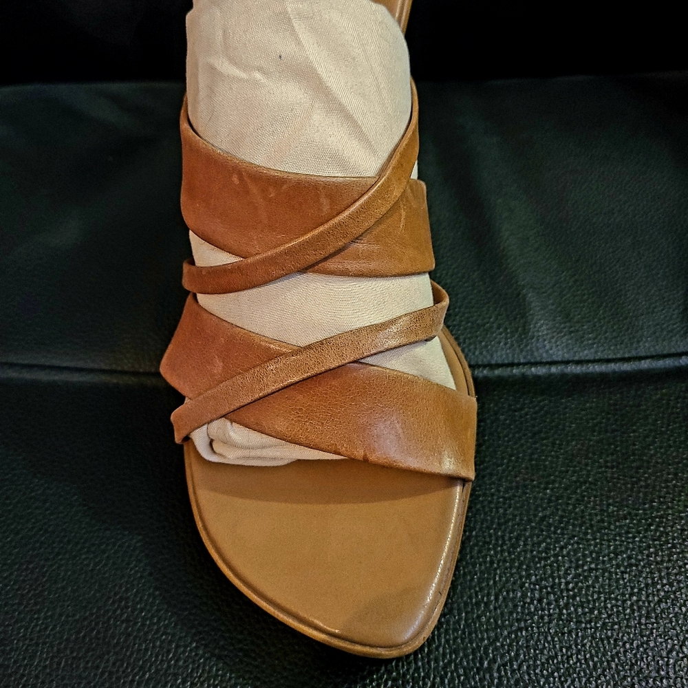 Size 39 strapy tan square heels